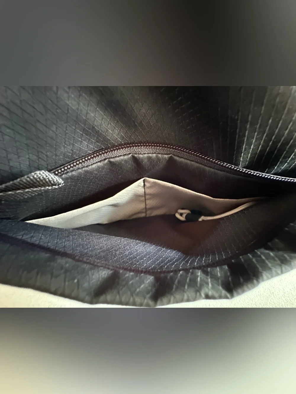 Bellroy Lite Sling in black - Picture 7 of 8